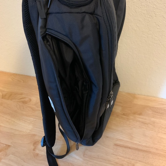 Genius Pack Travel Backpack CARRY ON With Integrated Garment Suiter - Picture 6 of 11